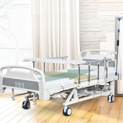A cama dobrável do paciente hospitalizado do corrimão com vira os trilhos laterais